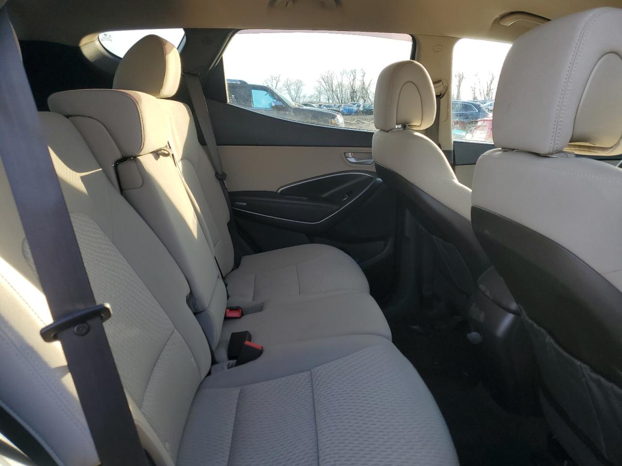 2017 Hyundai Santa Fe - Image 11