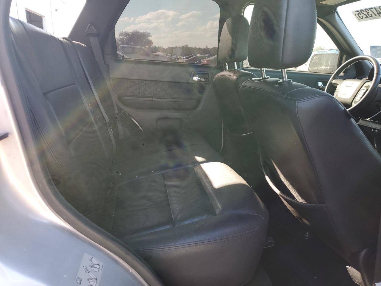 2010 Ford Escape - Image 12