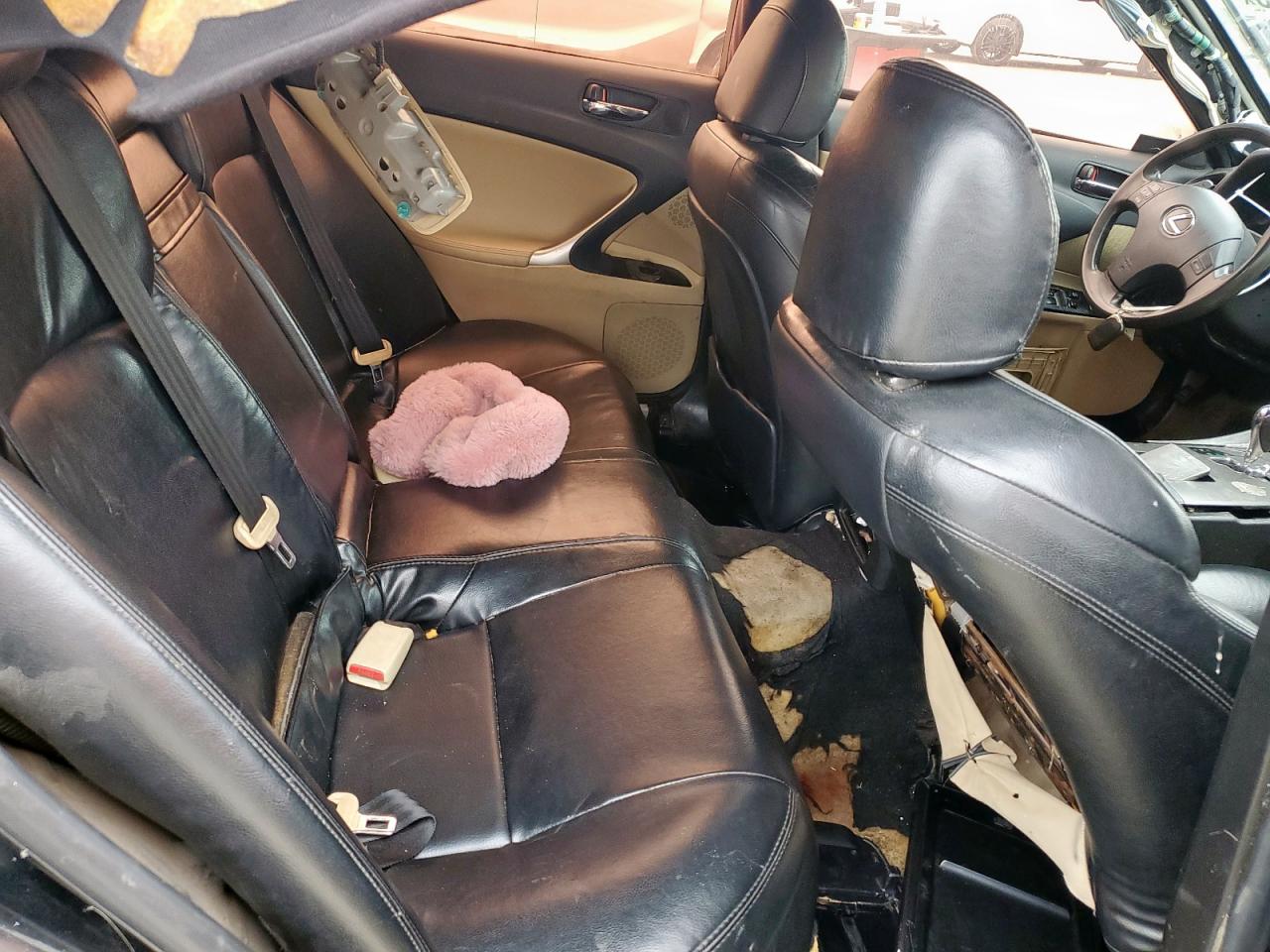 2006 Lexus IS - Image 10