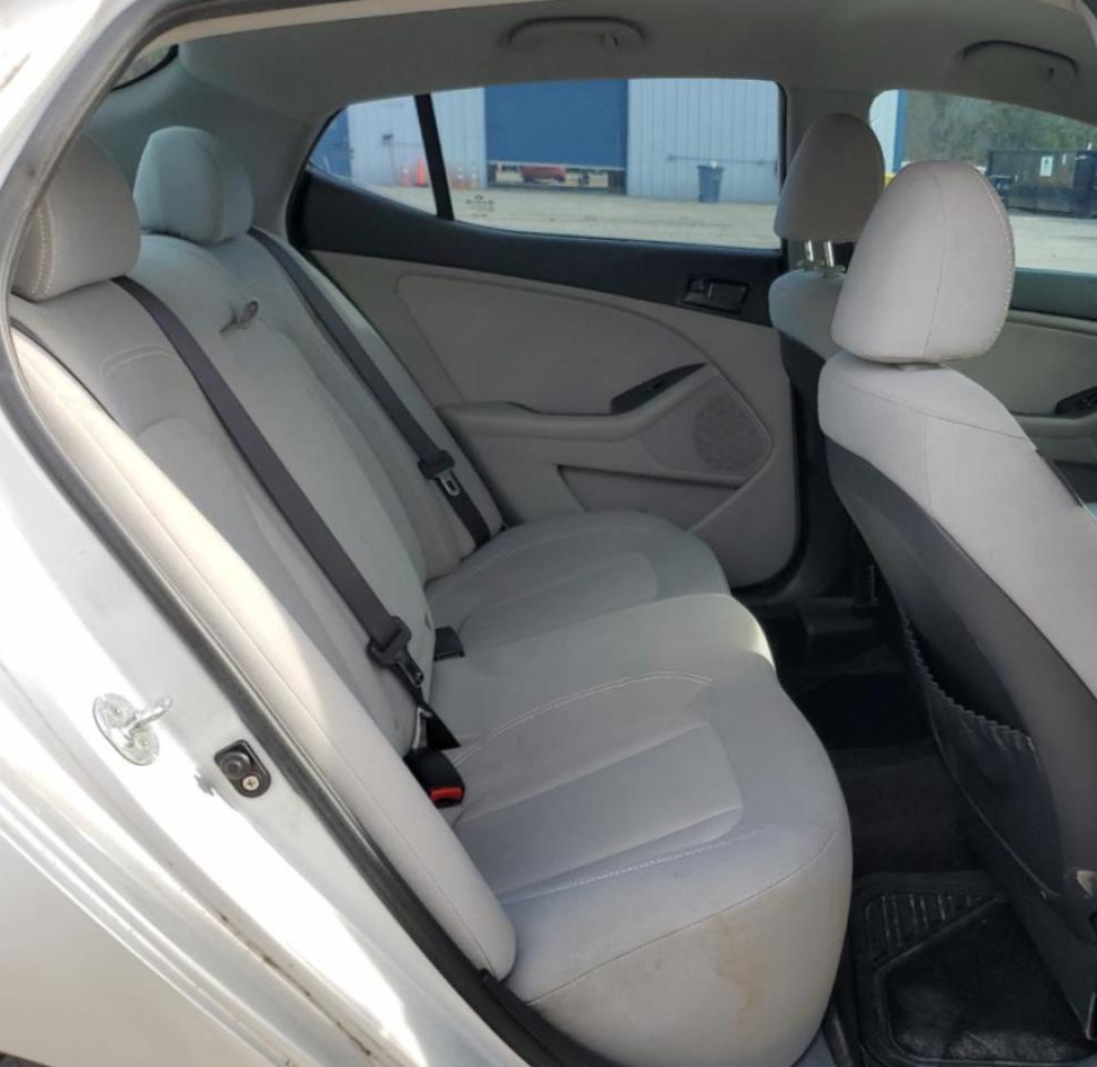 2011 Kia Optima - Image 10