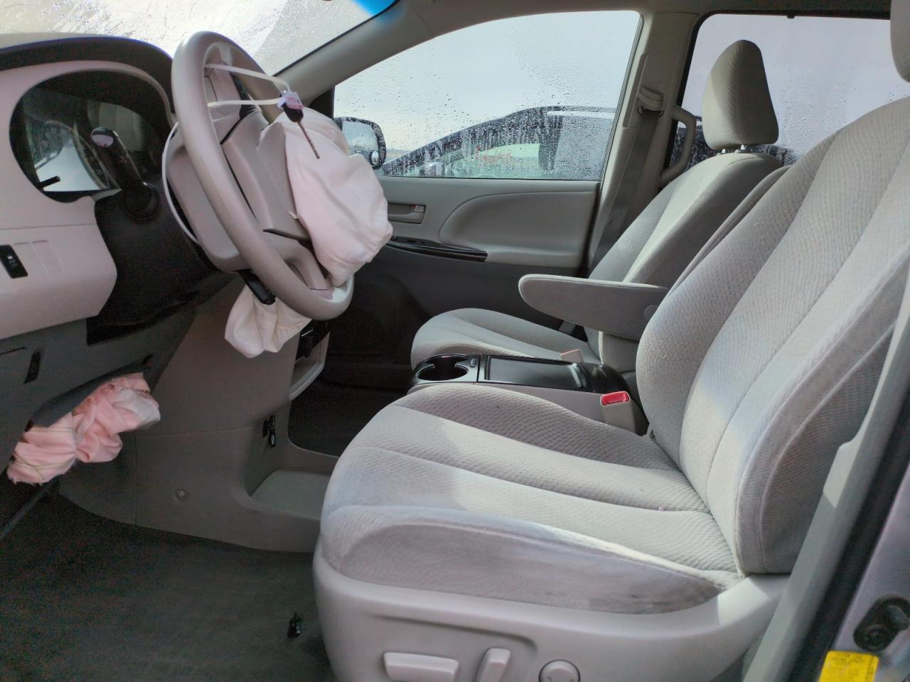 2012 Toyota Sienna - Image 7