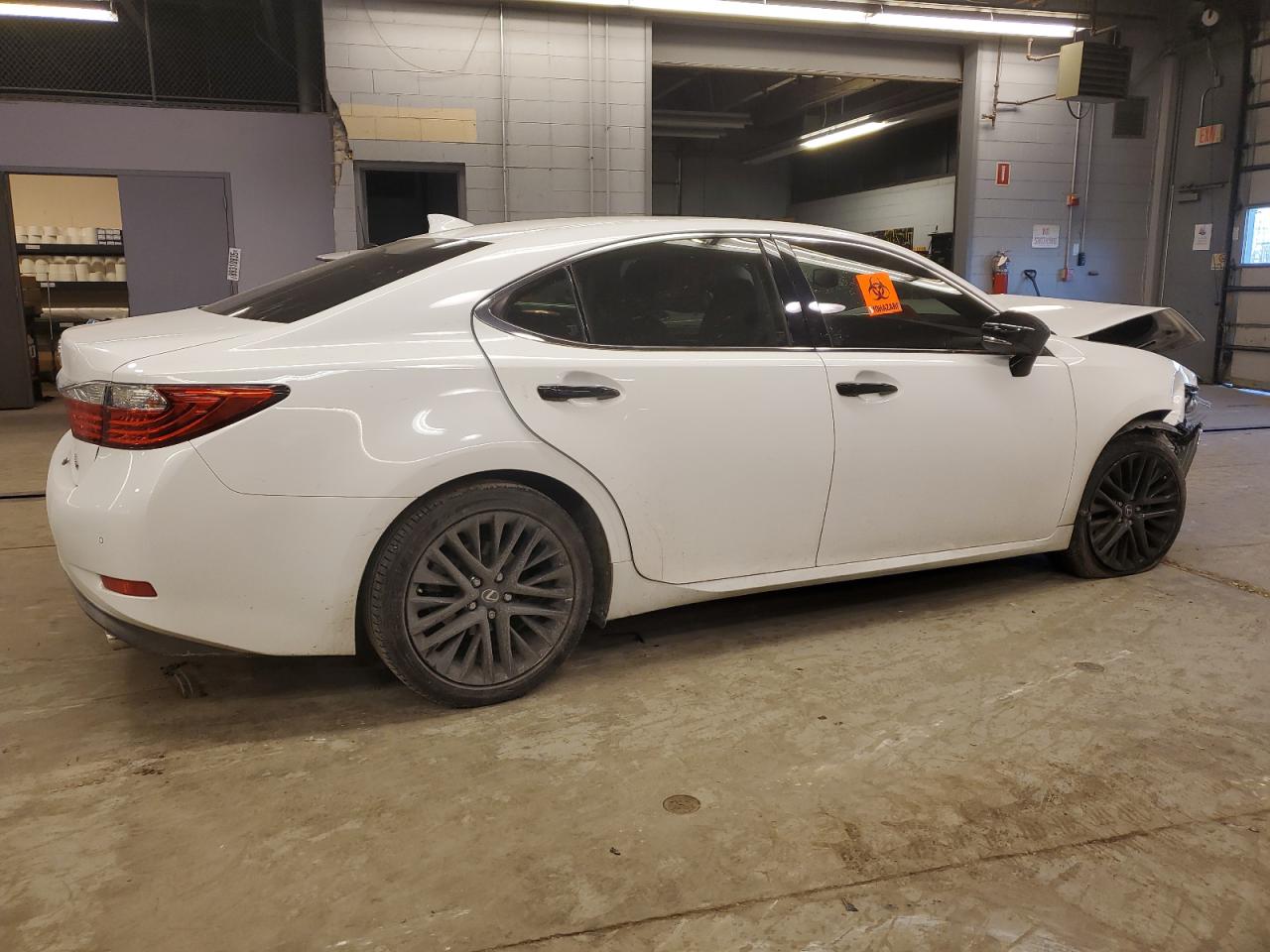 2015 Lexus ES - Image 3
