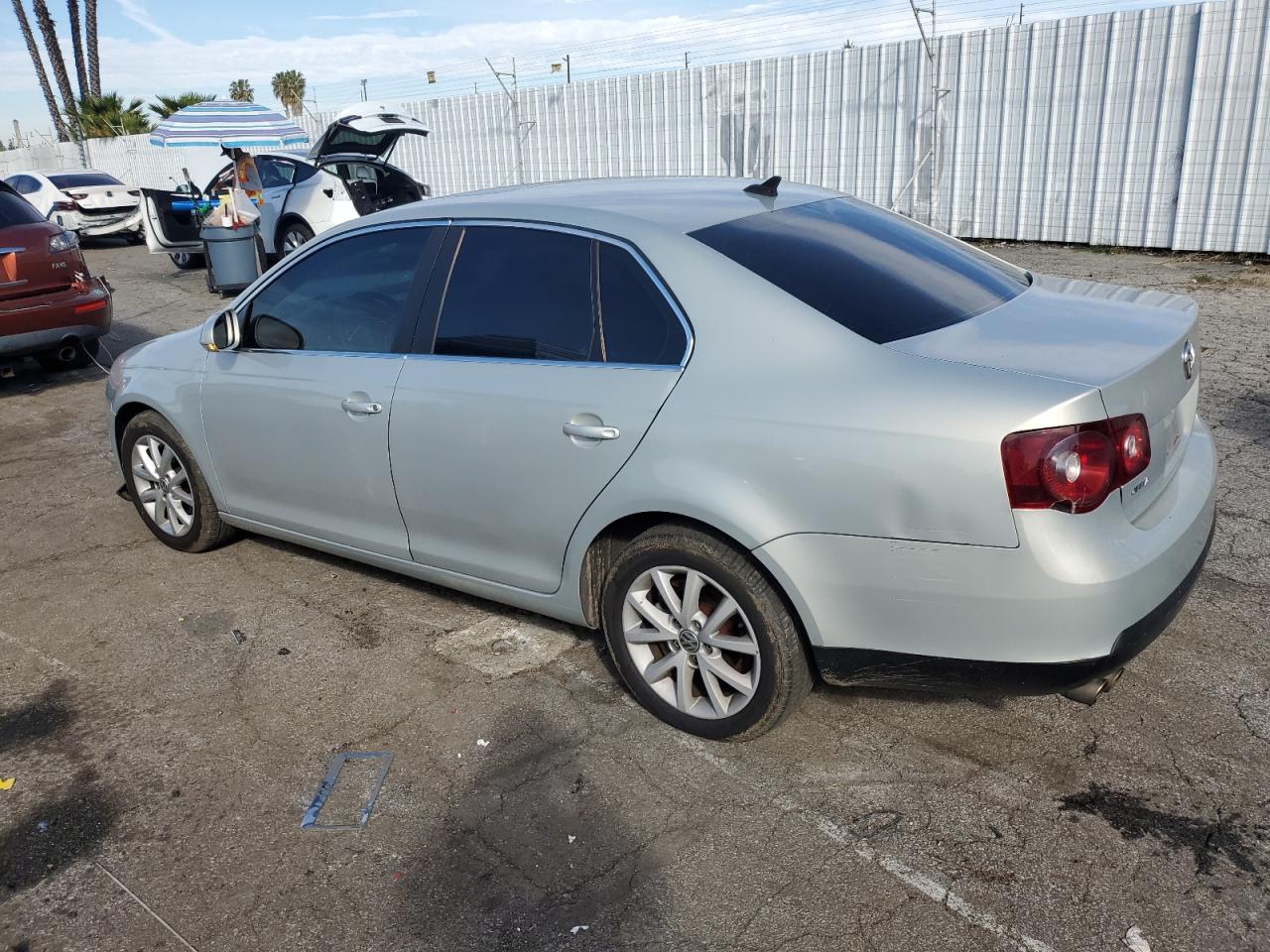 2010 Volkswagen Jetta - Image 2
