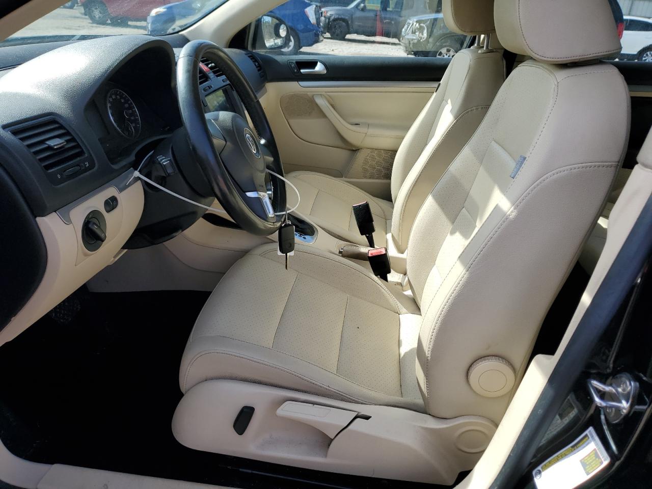 2010 Volkswagen Jetta - Image 7