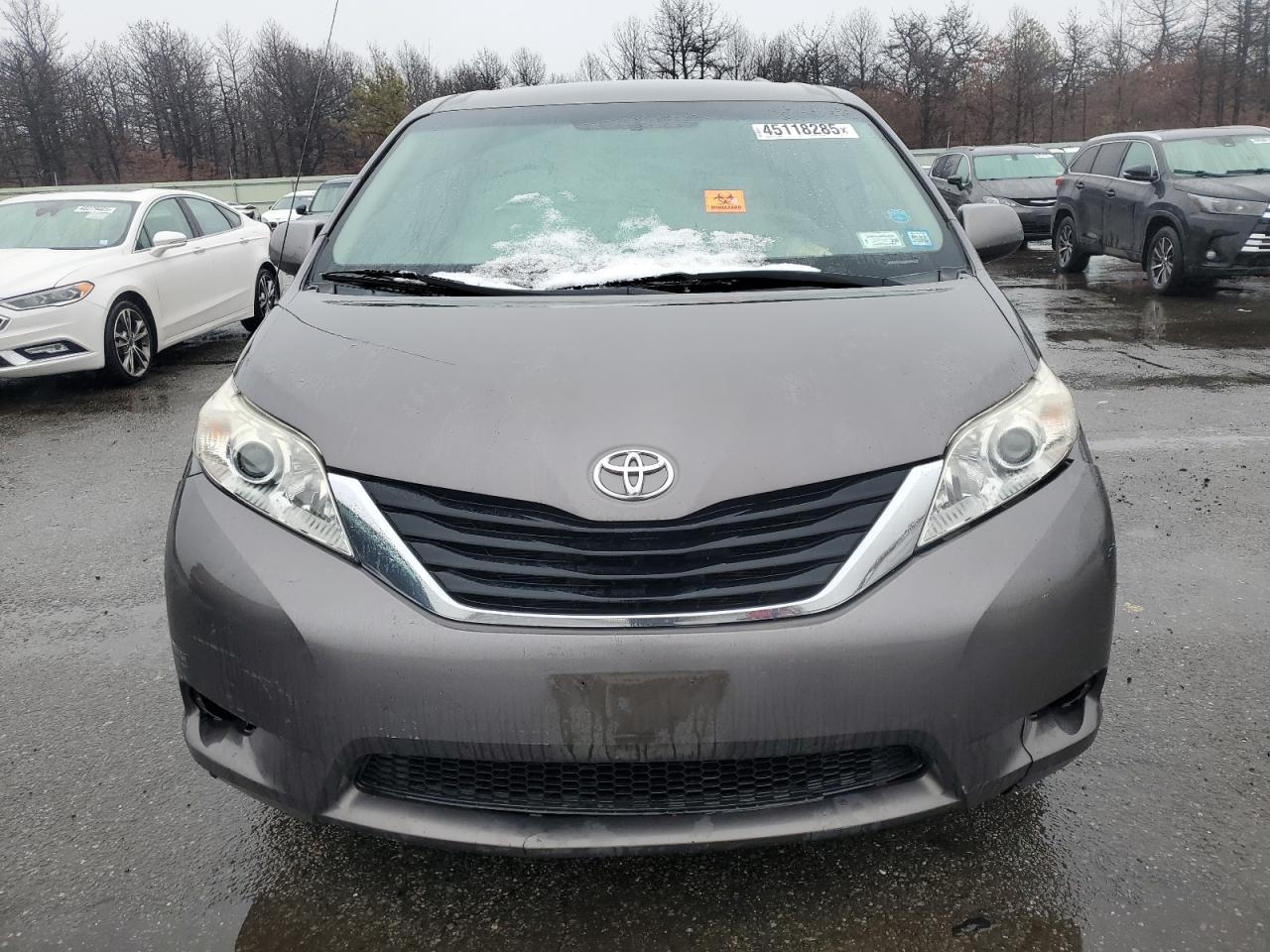 2012 Toyota Sienna - Image 5