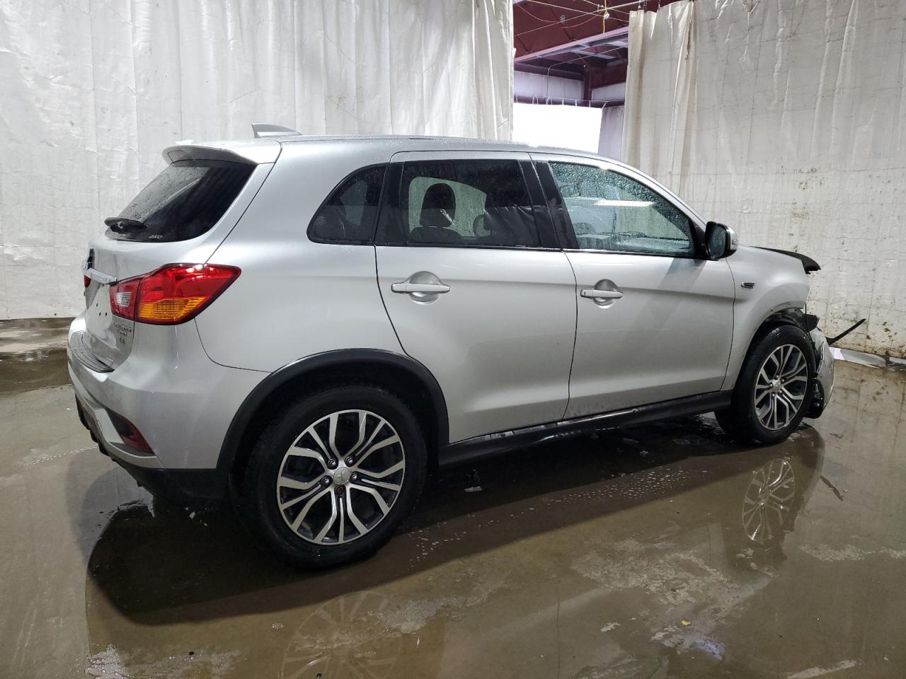2018 Mitsubishi Outlander - Image 3