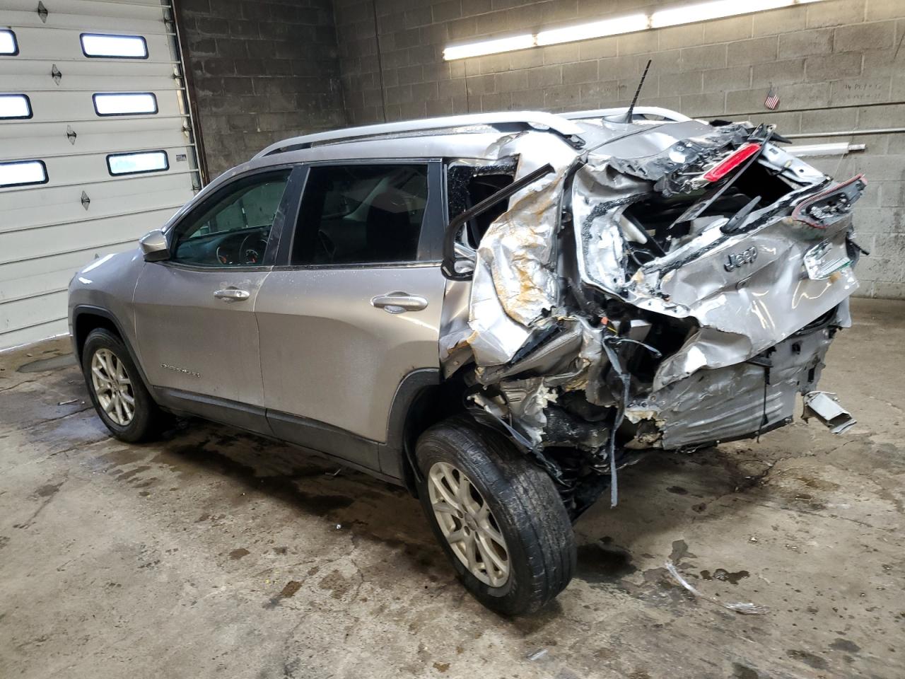 2016 Jeep Grand Cherokee - Image 2