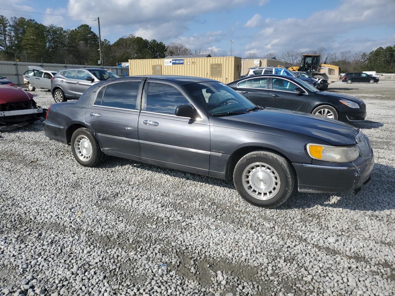 1999 Lincoln Town Car - Image 4