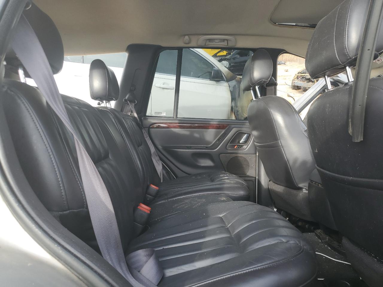 2000 Jeep Grand Cherokee - Image 11