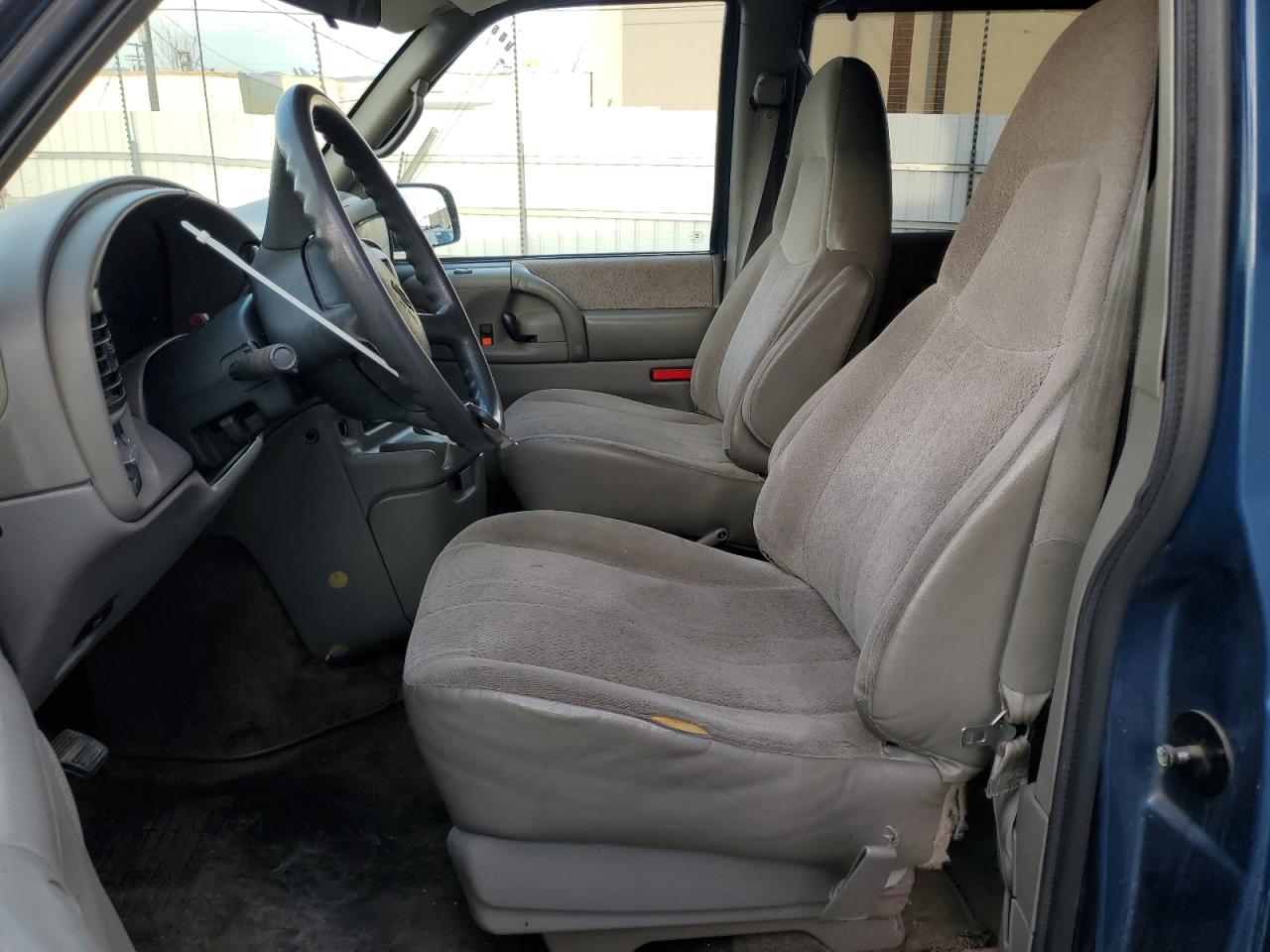 2002 Chevrolet Astro - Image 7