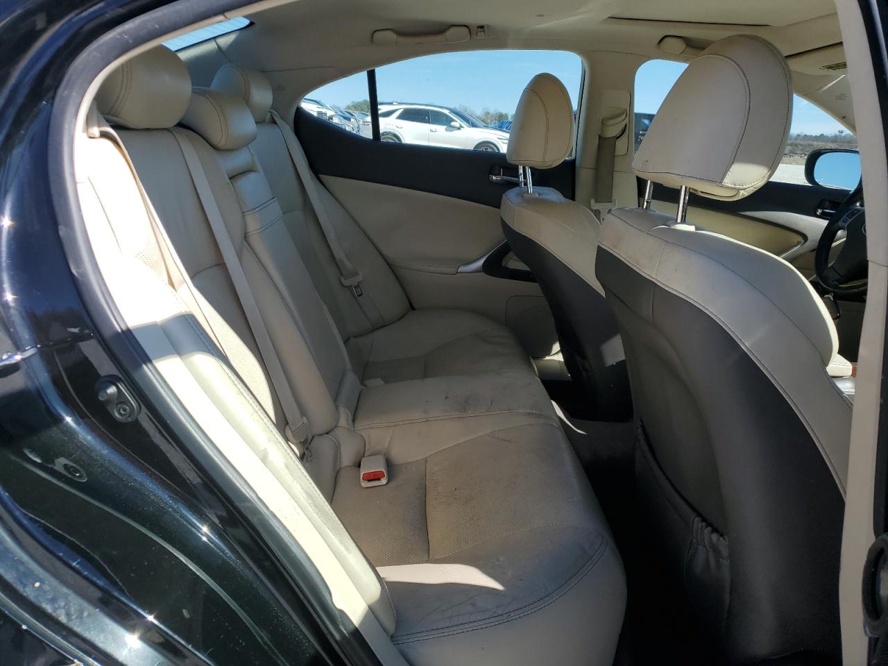 2011 Lexus IS - Image 10