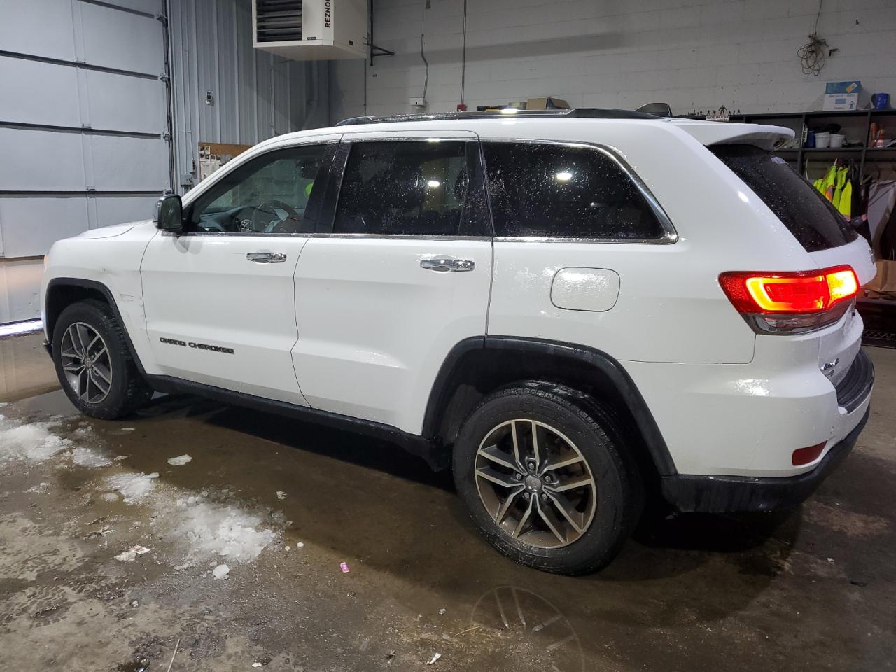2018 Jeep Grand Cherokee - Image 2
