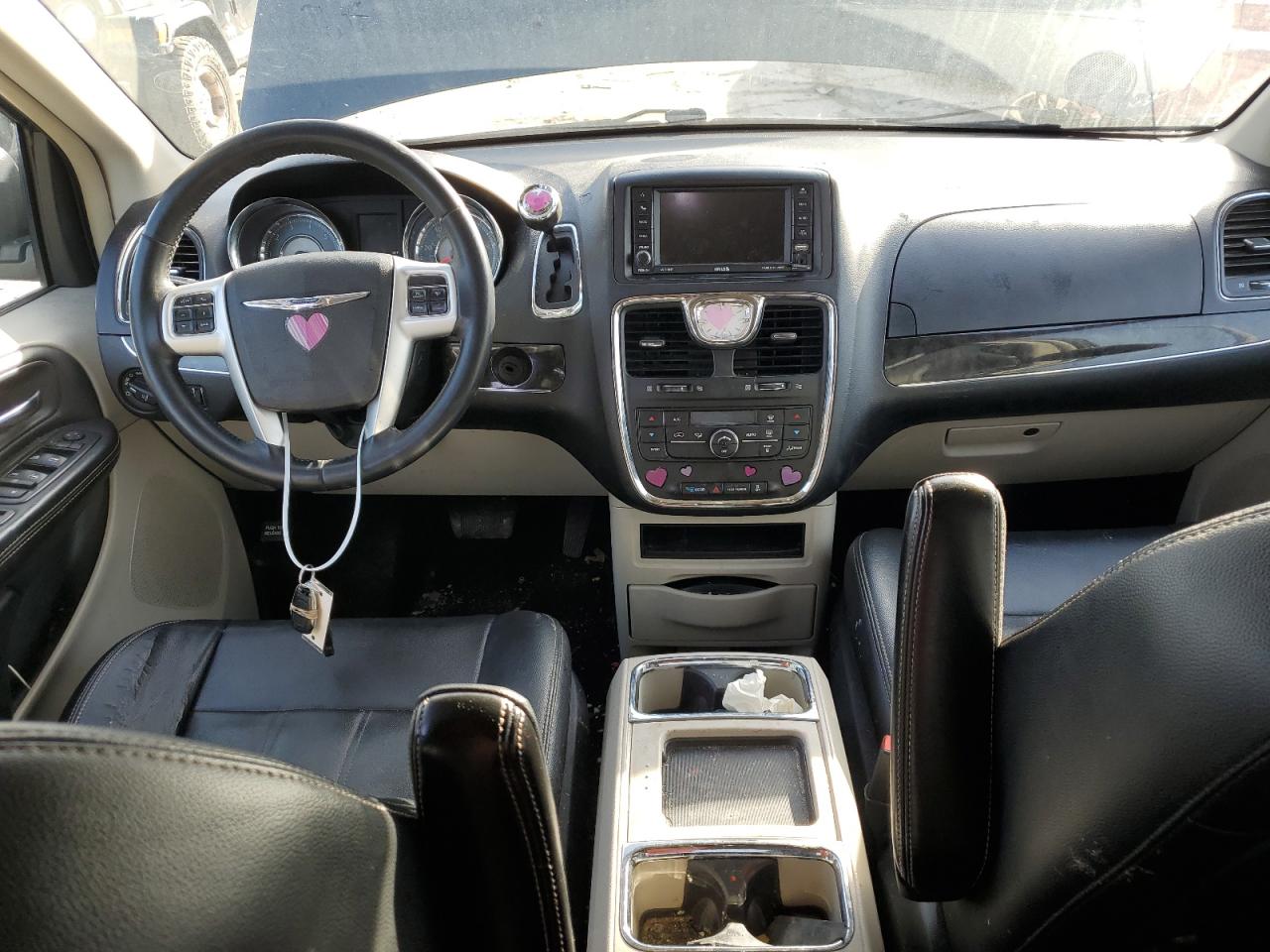 2014 Chrysler Town & Country - Image 8