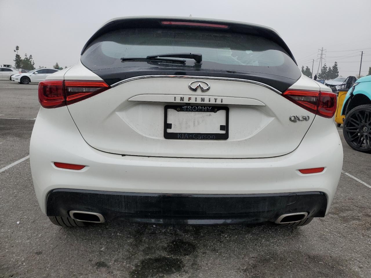 2017 Infiniti QX30 - Image 6