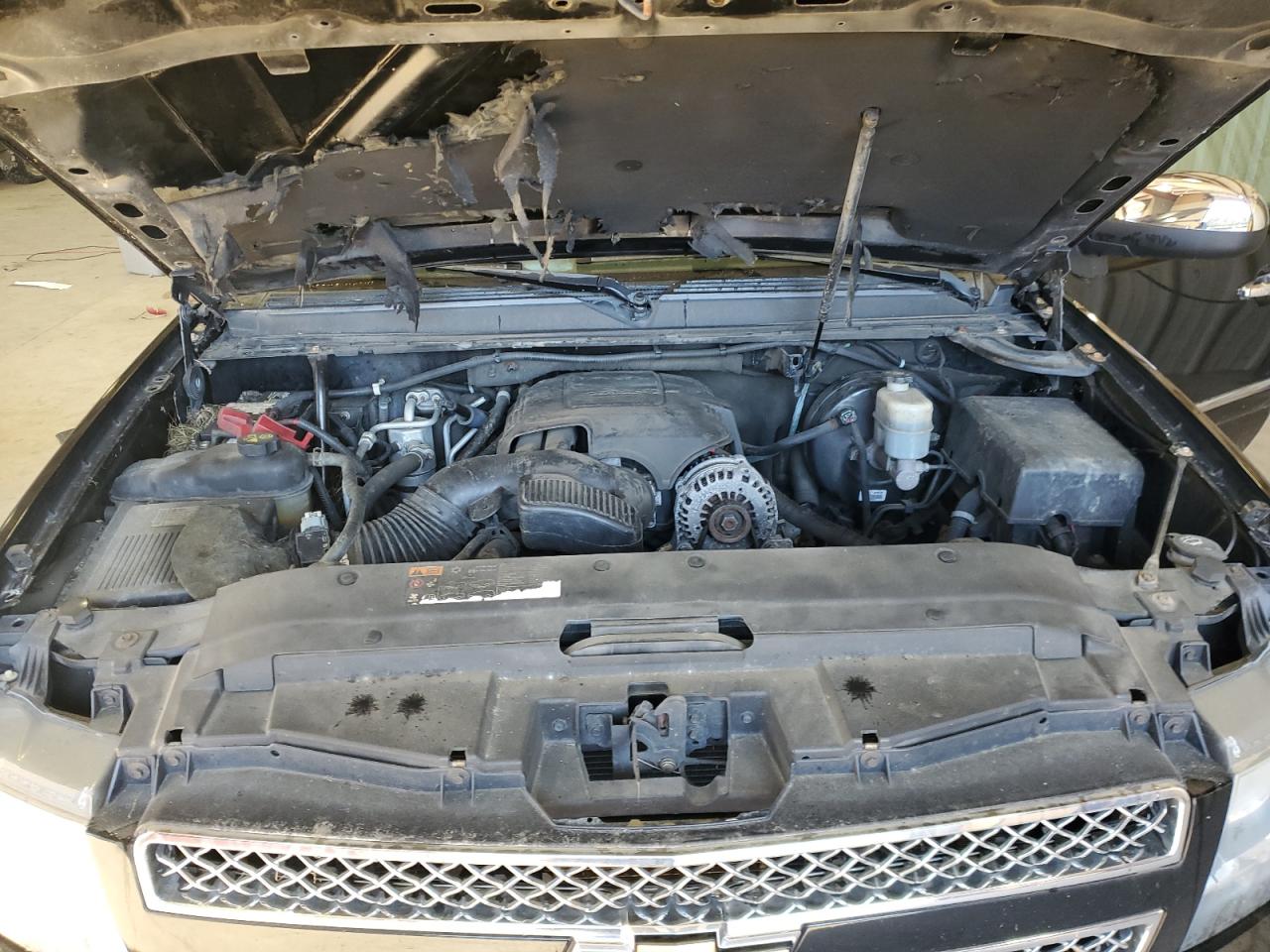 2012 Chevrolet Suburban - Image 12