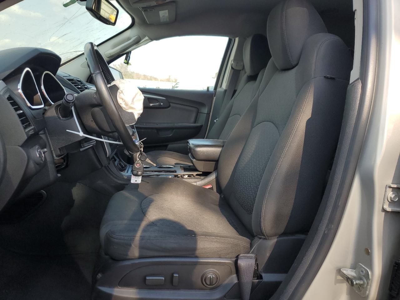 2010 Chevrolet Traverse - Image 7