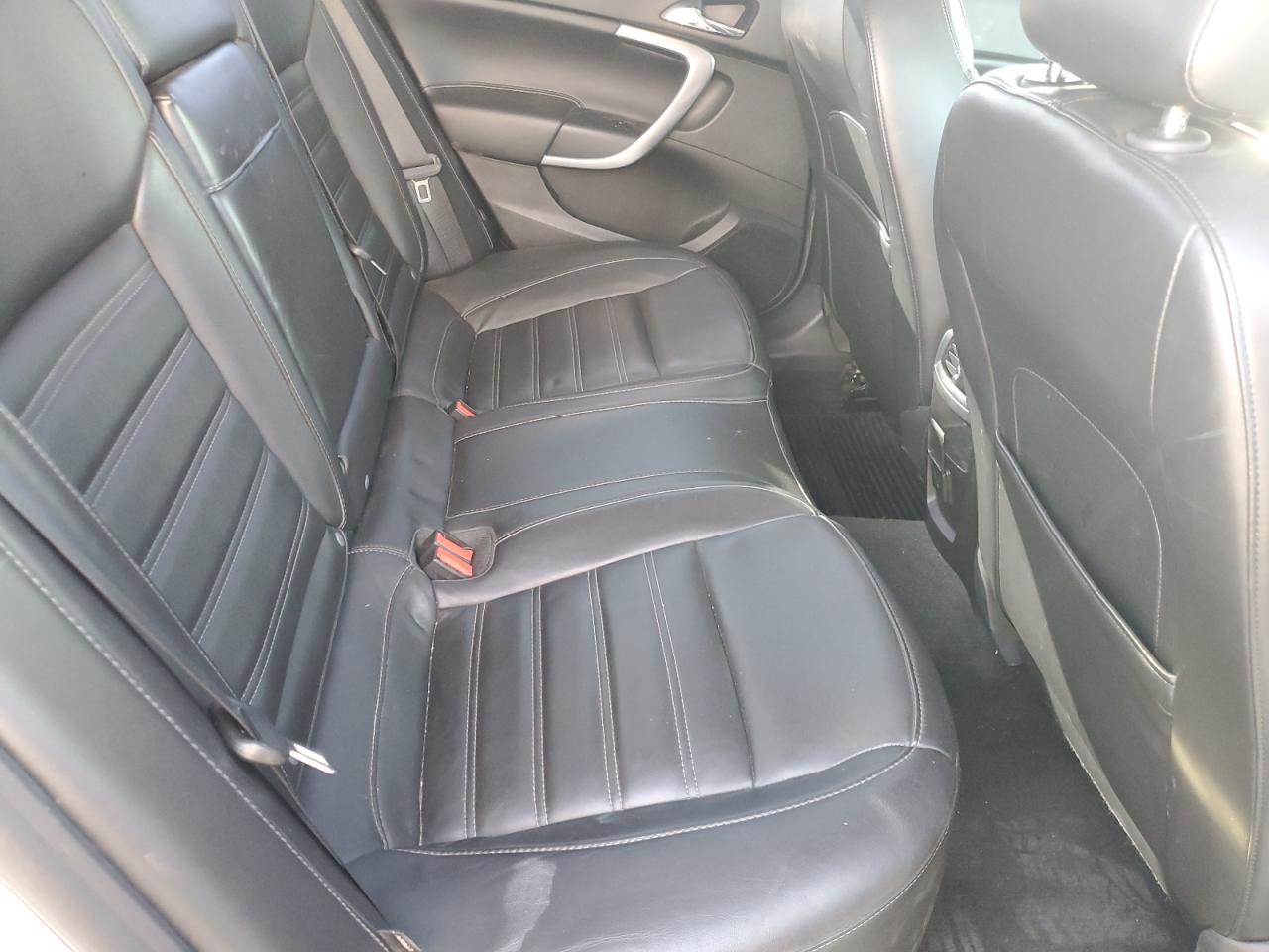 2012 Buick Regal - Image 10