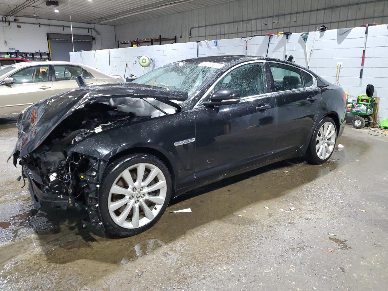 2013 Jaguar XF - Image 1