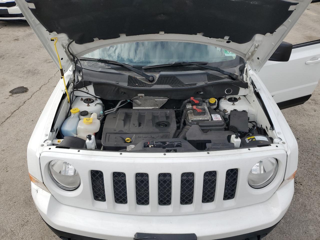 2014 Jeep Liberty (Patriot) - Image 12
