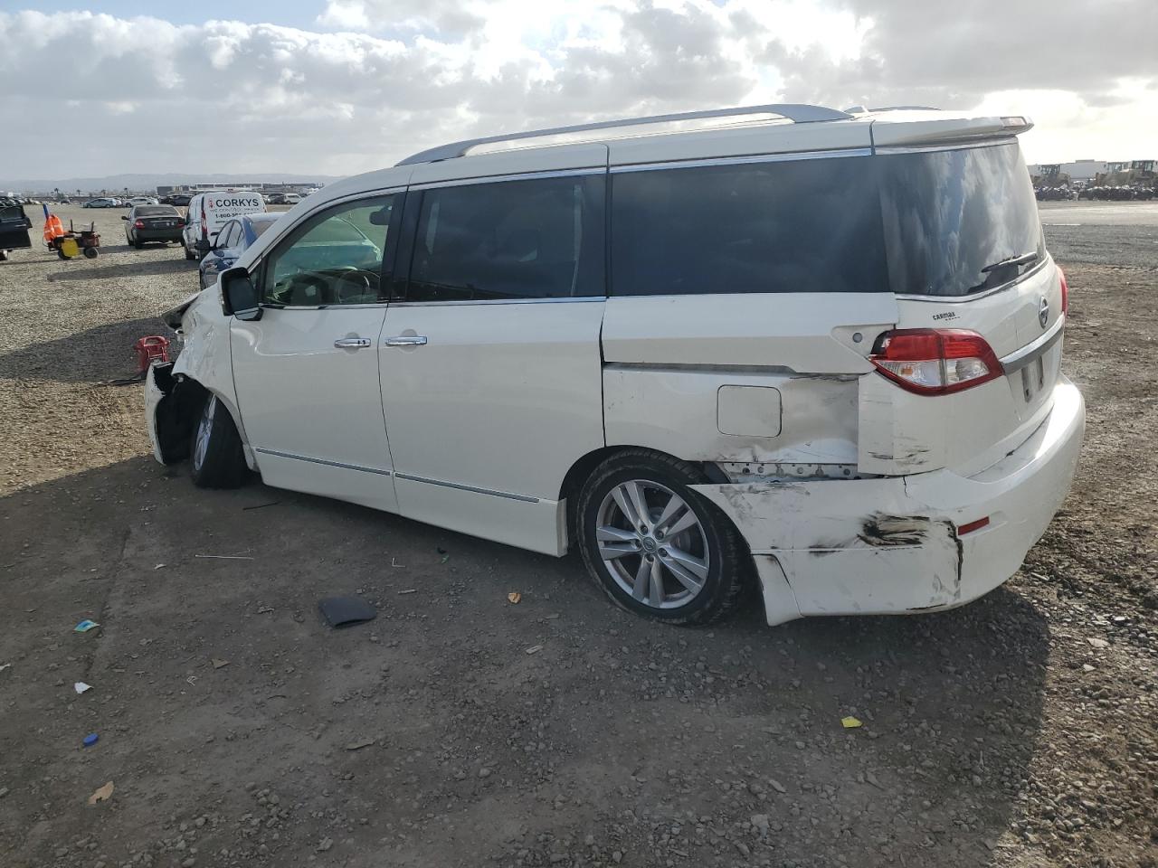 2015 Nissan Quest - Image 2