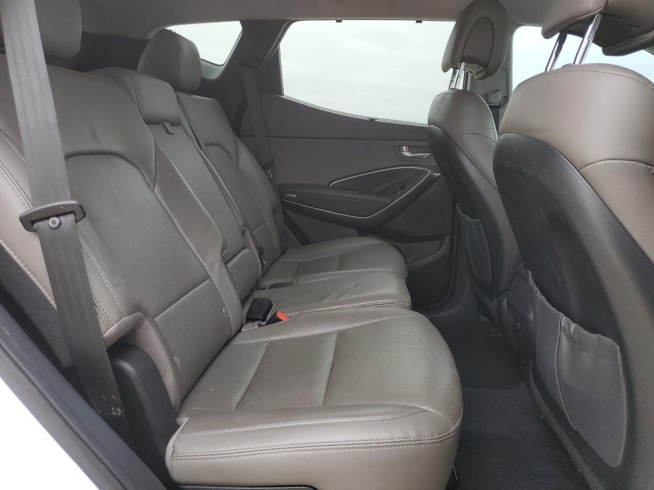 2017 Hyundai Santa Fe - Image 12