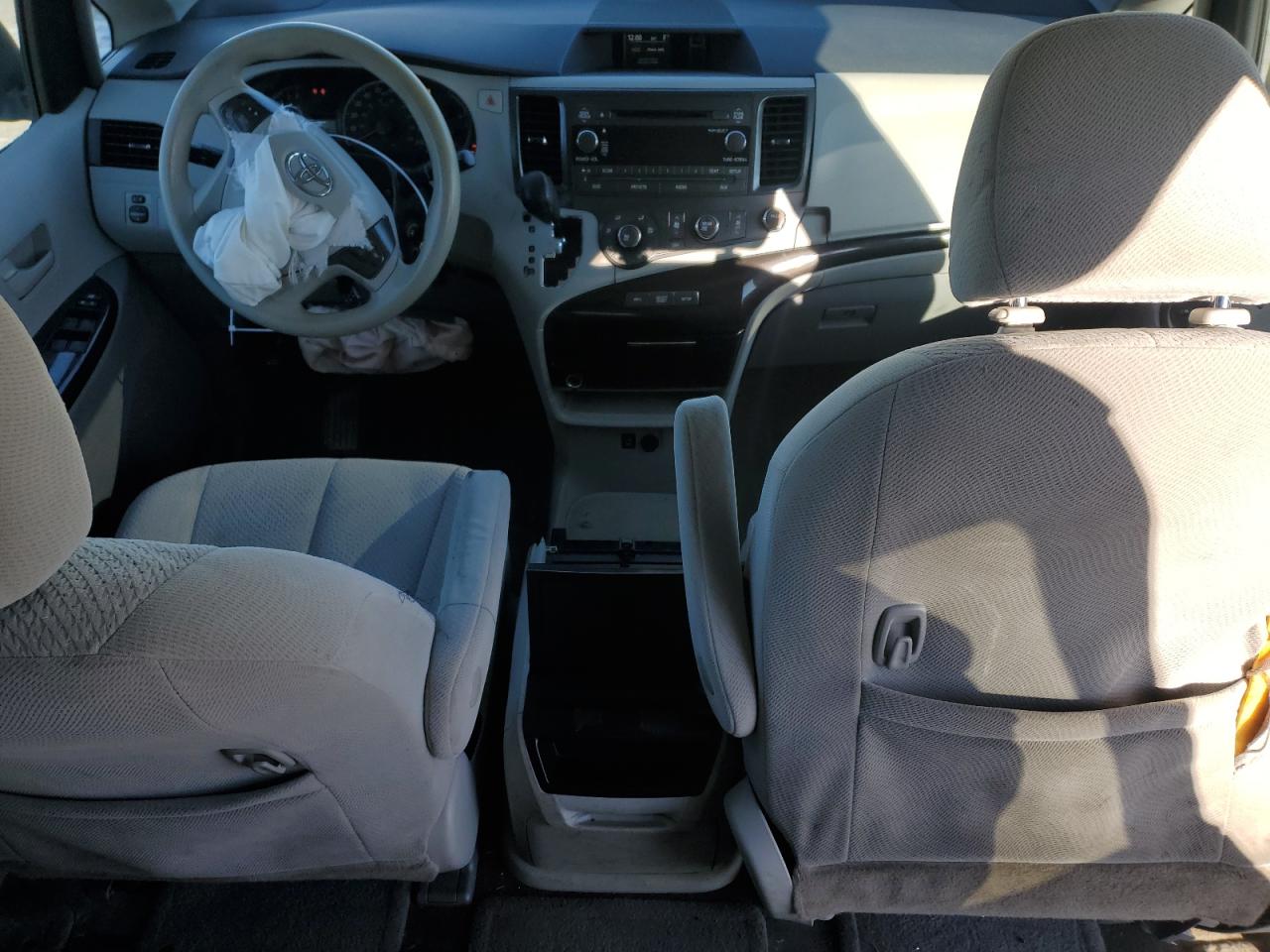 2011 Toyota Sienna - Image 8