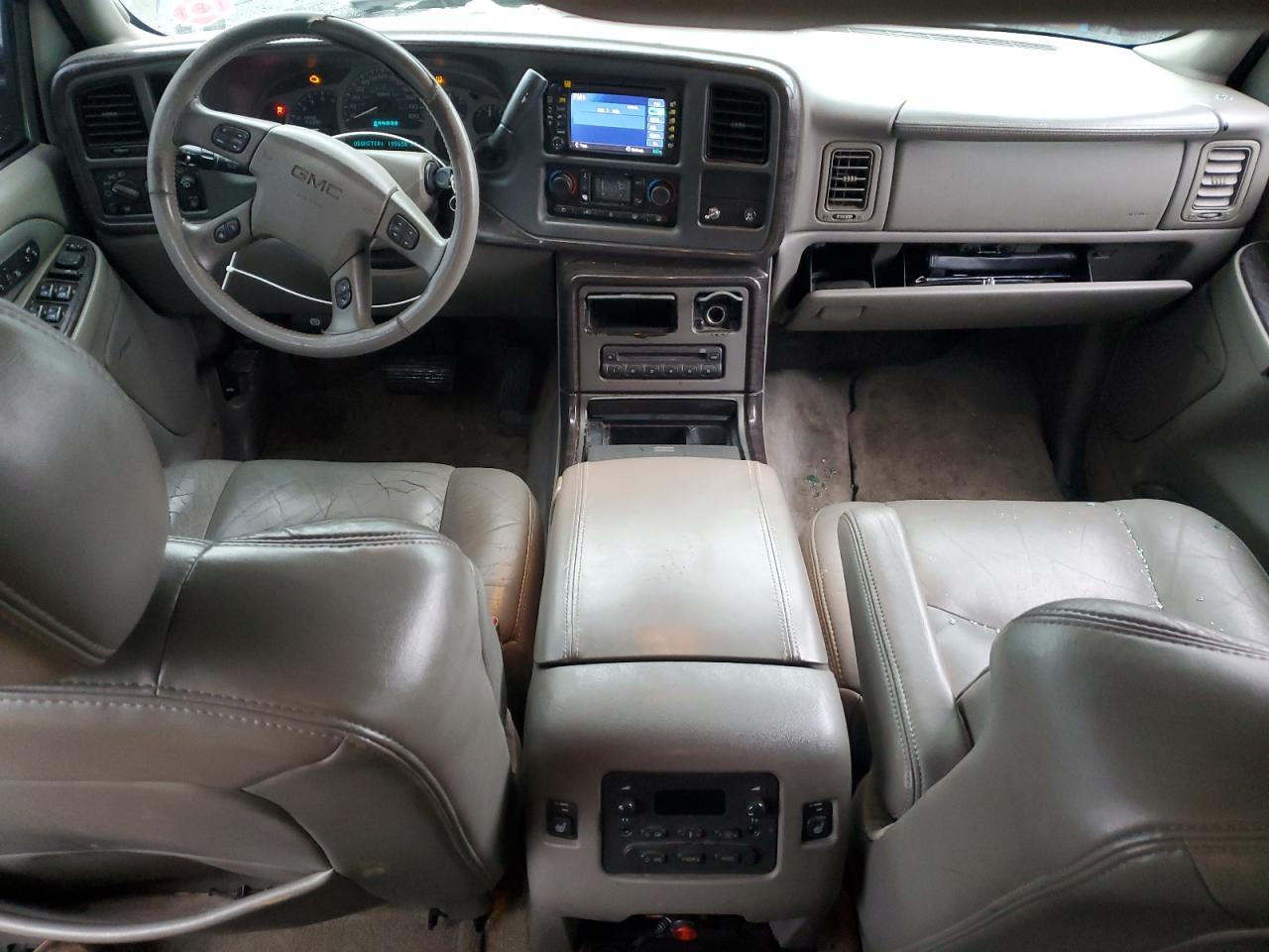 2004 GMC Yukon - Image 8