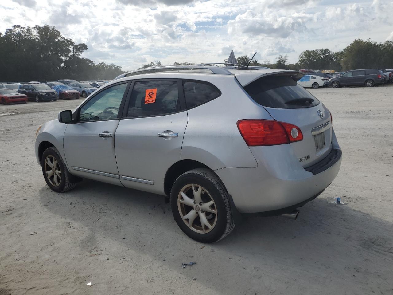 2011 Nissan Rogue - Image 2