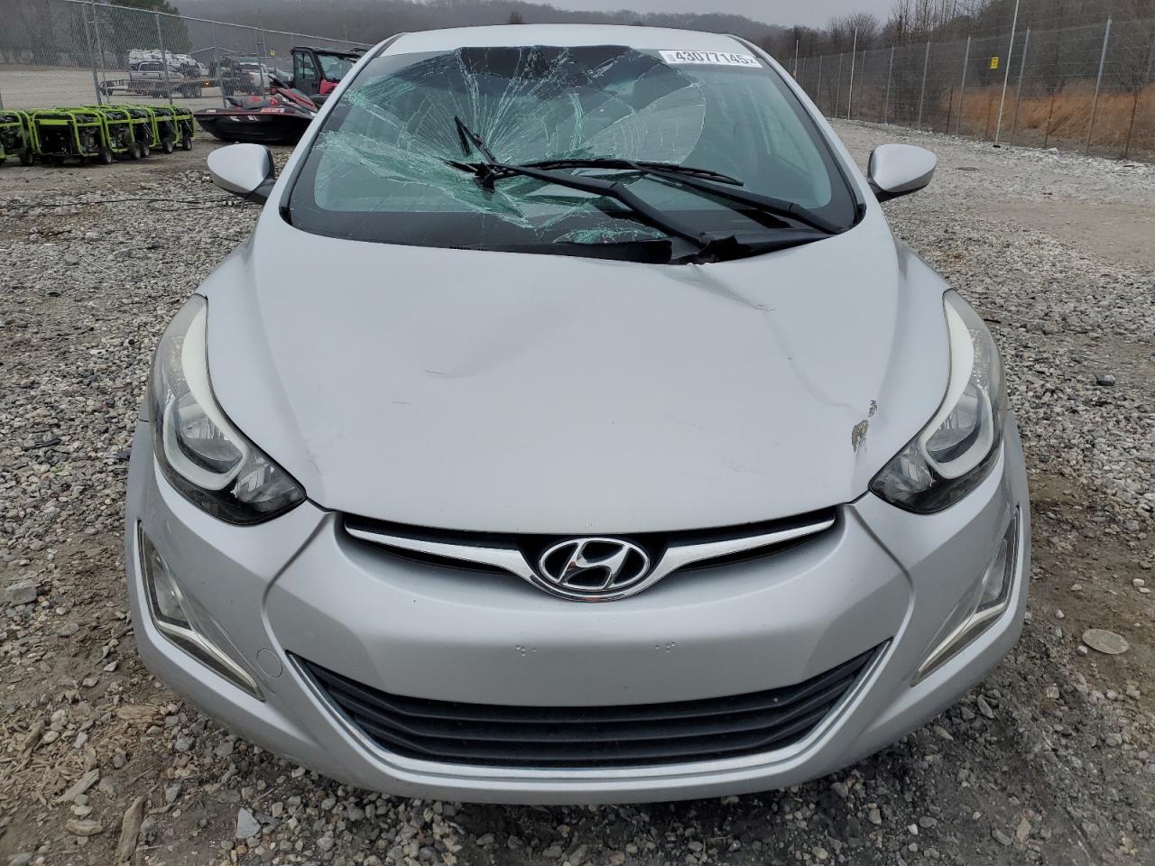 2016 Hyundai Elantra - Image 5