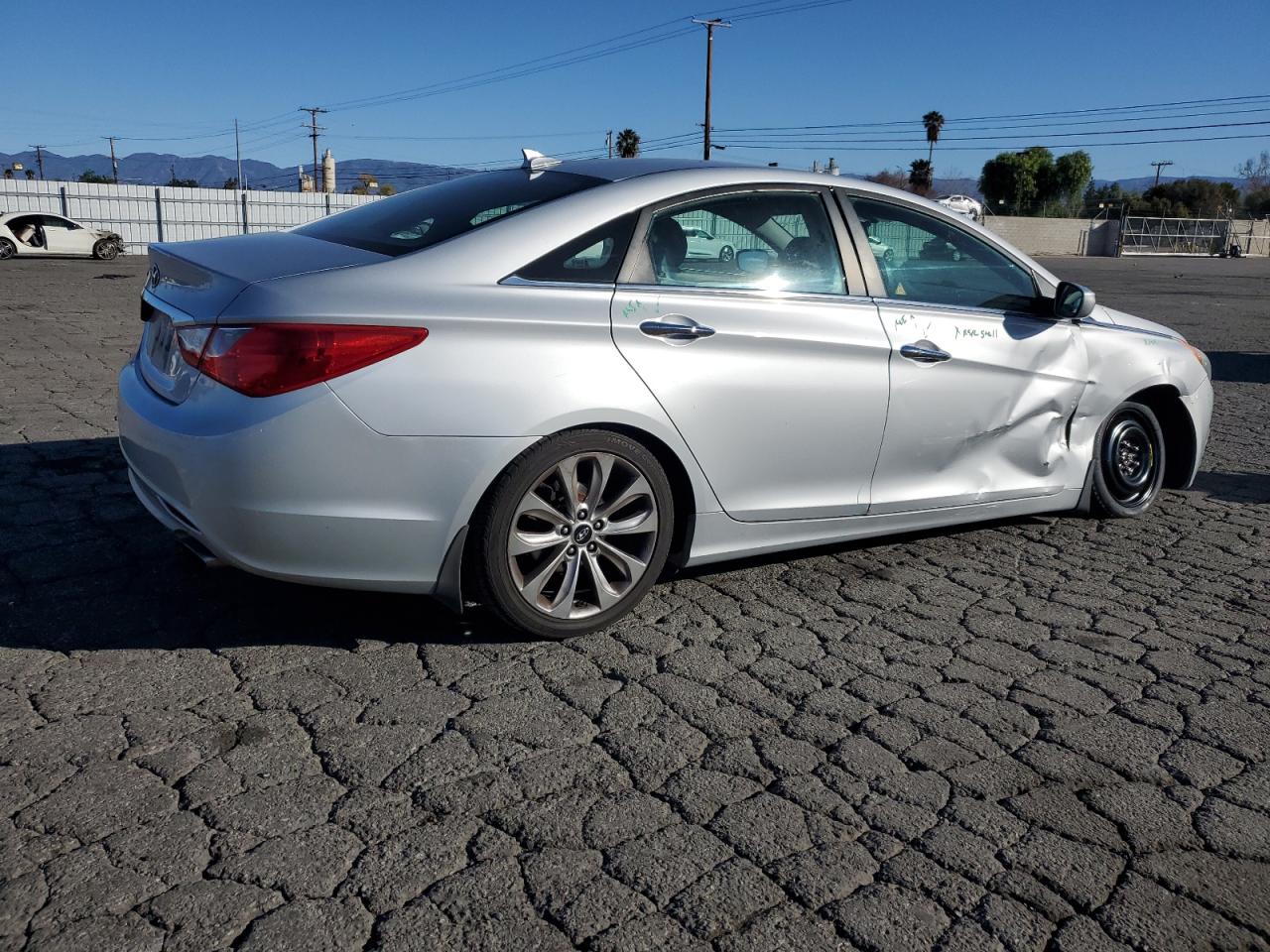 2012 Hyundai Sonata - Image 3