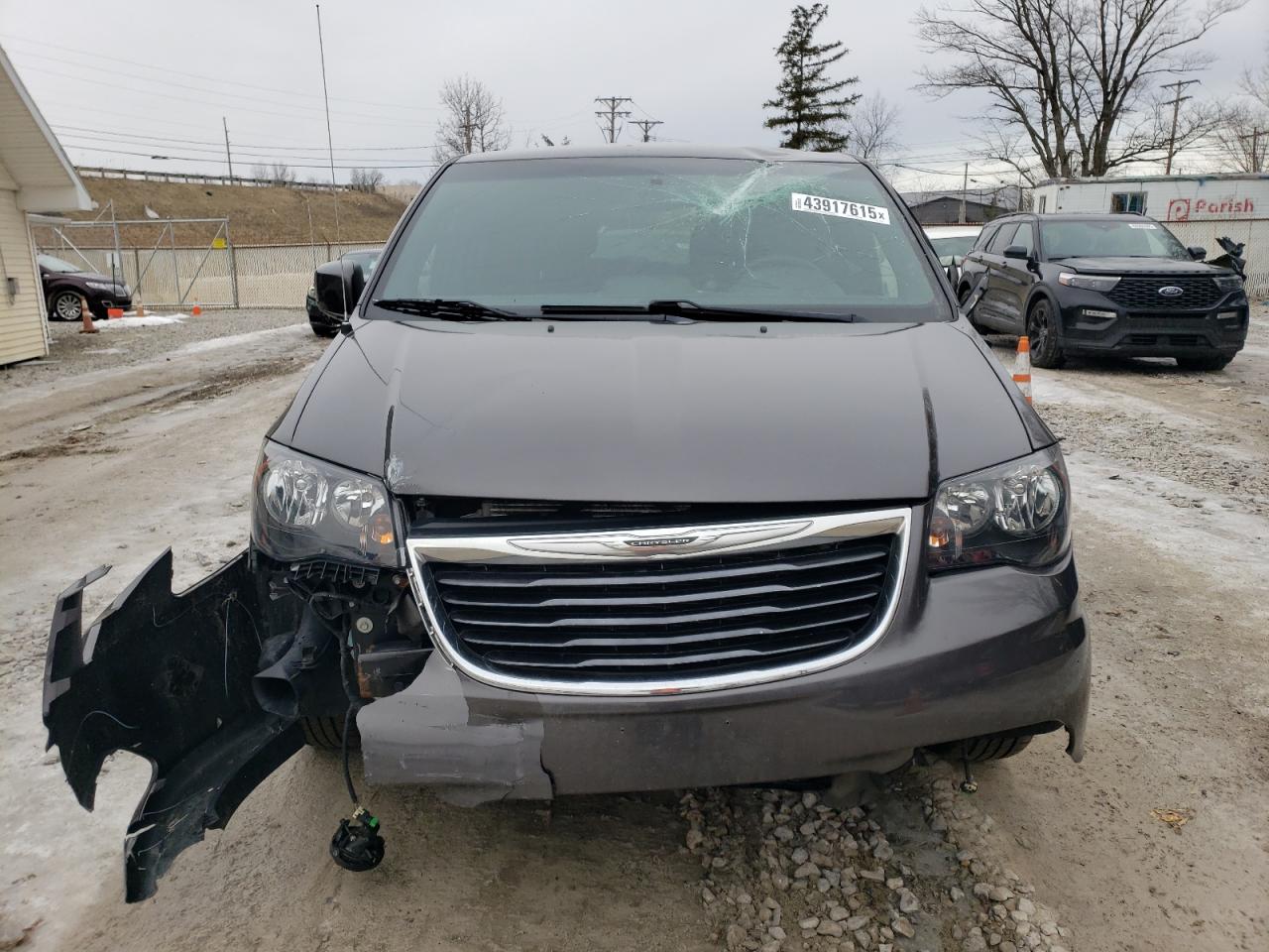 2016 Chrysler Town & Country - Image 5