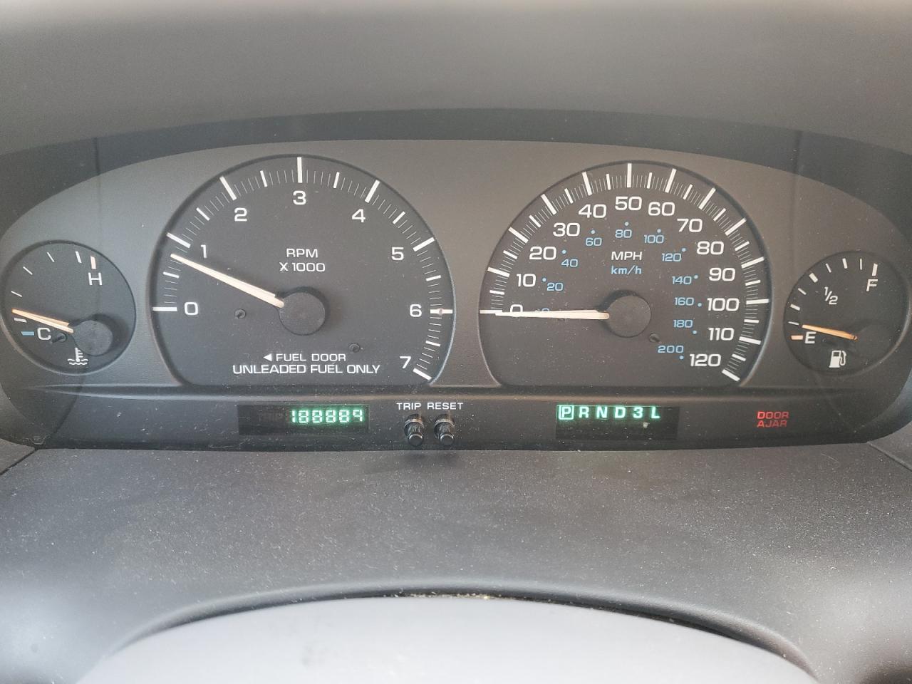2000 Chrysler Town & Country - Image 9