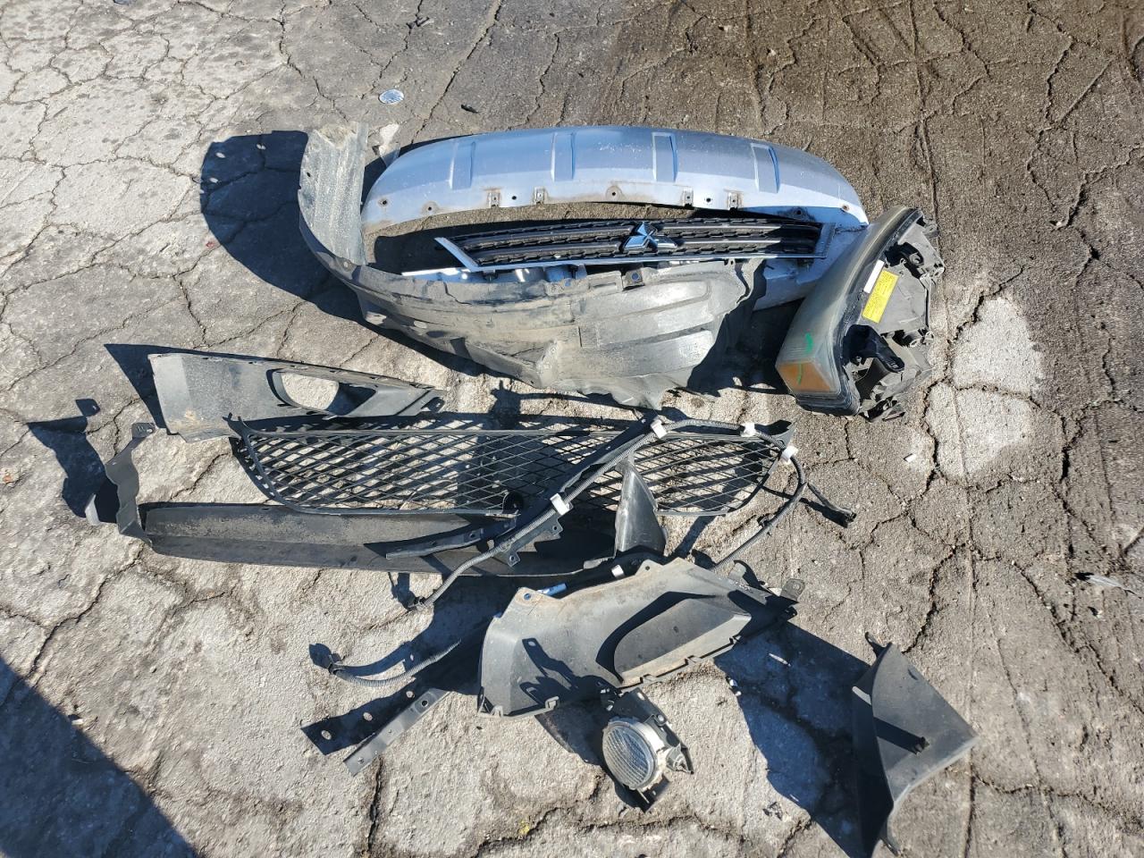 2008 Mitsubishi Outlander - Image 13