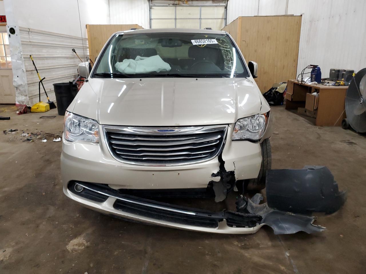 2015 Chrysler Town & Country - Image 5