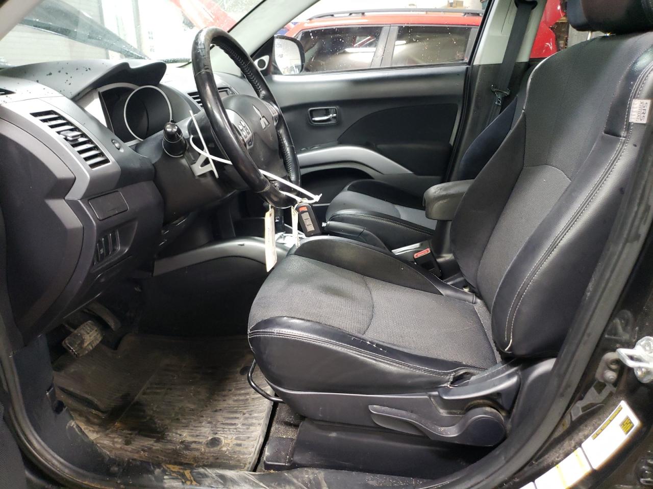 2010 Mitsubishi Outlander - Image 7
