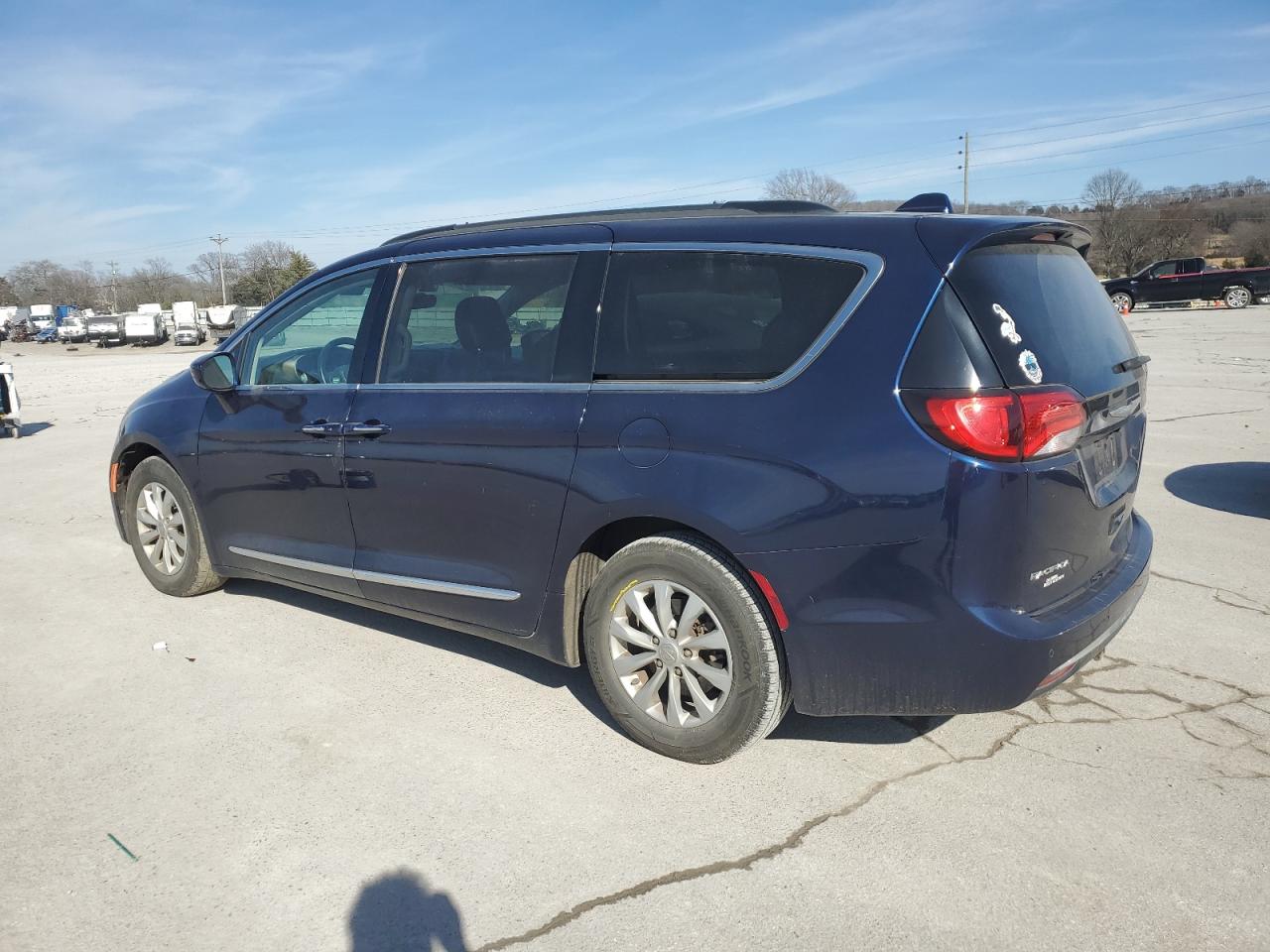 2017 Chrysler Pacifica - Image 2