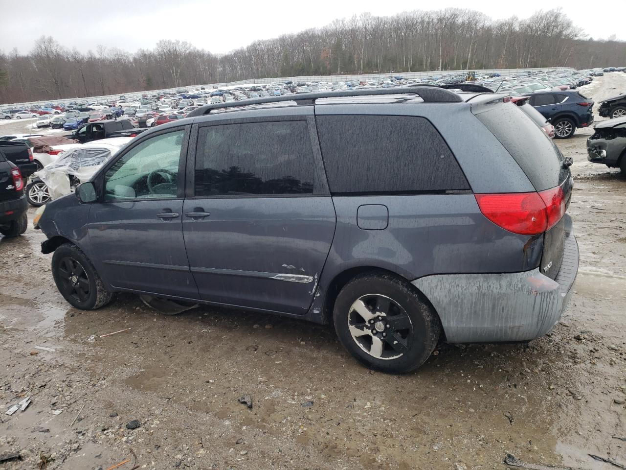 2006 Toyota Sienna - Image 2