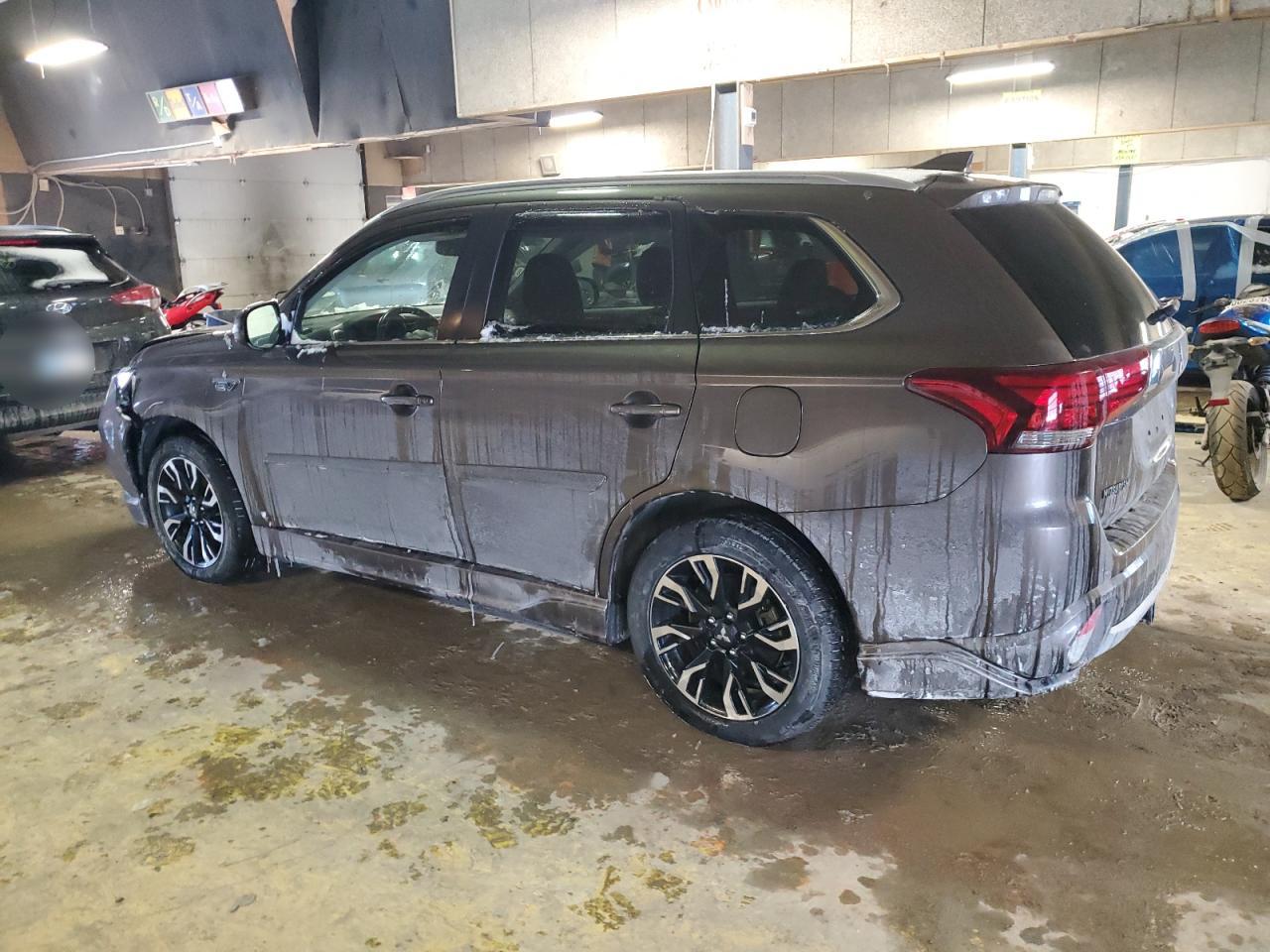 2018 Mitsubishi Outlander - Image 2