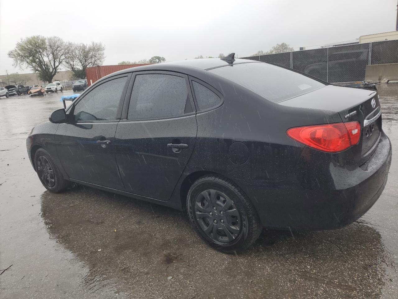 2010 Hyundai Elantra - Image 2