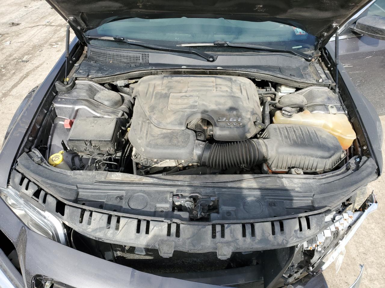 2014 Chrysler 300 - Image 13
