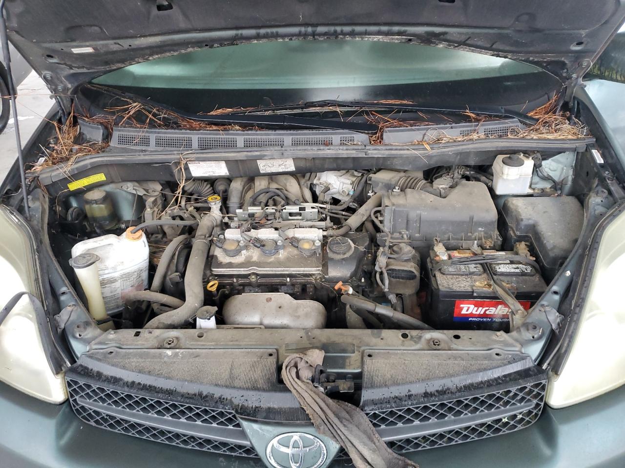 2004 Toyota Sienna - Image 12