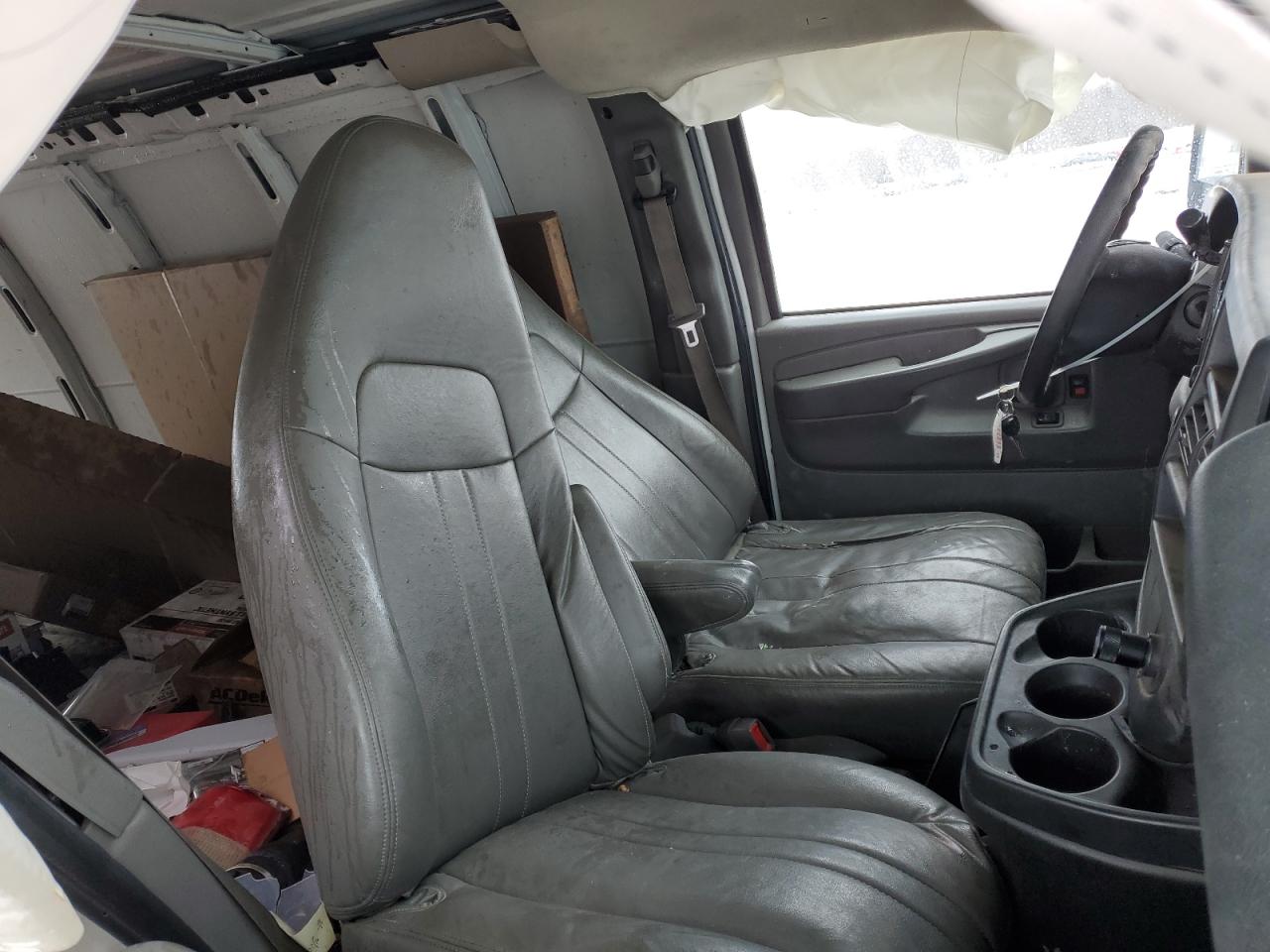 2014 Chevrolet Express - Image 11