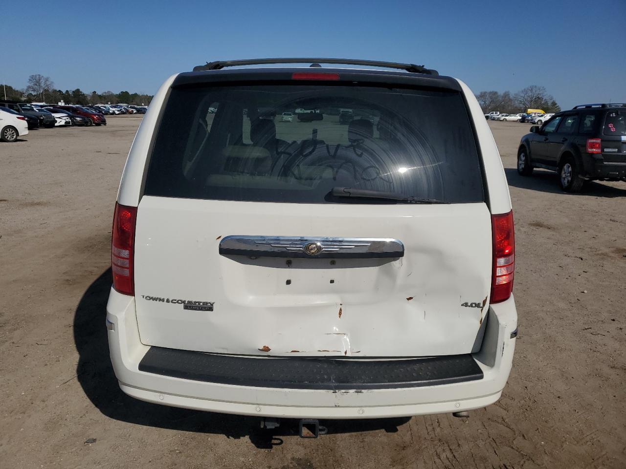 2008 Chrysler Town & Country - Image 6