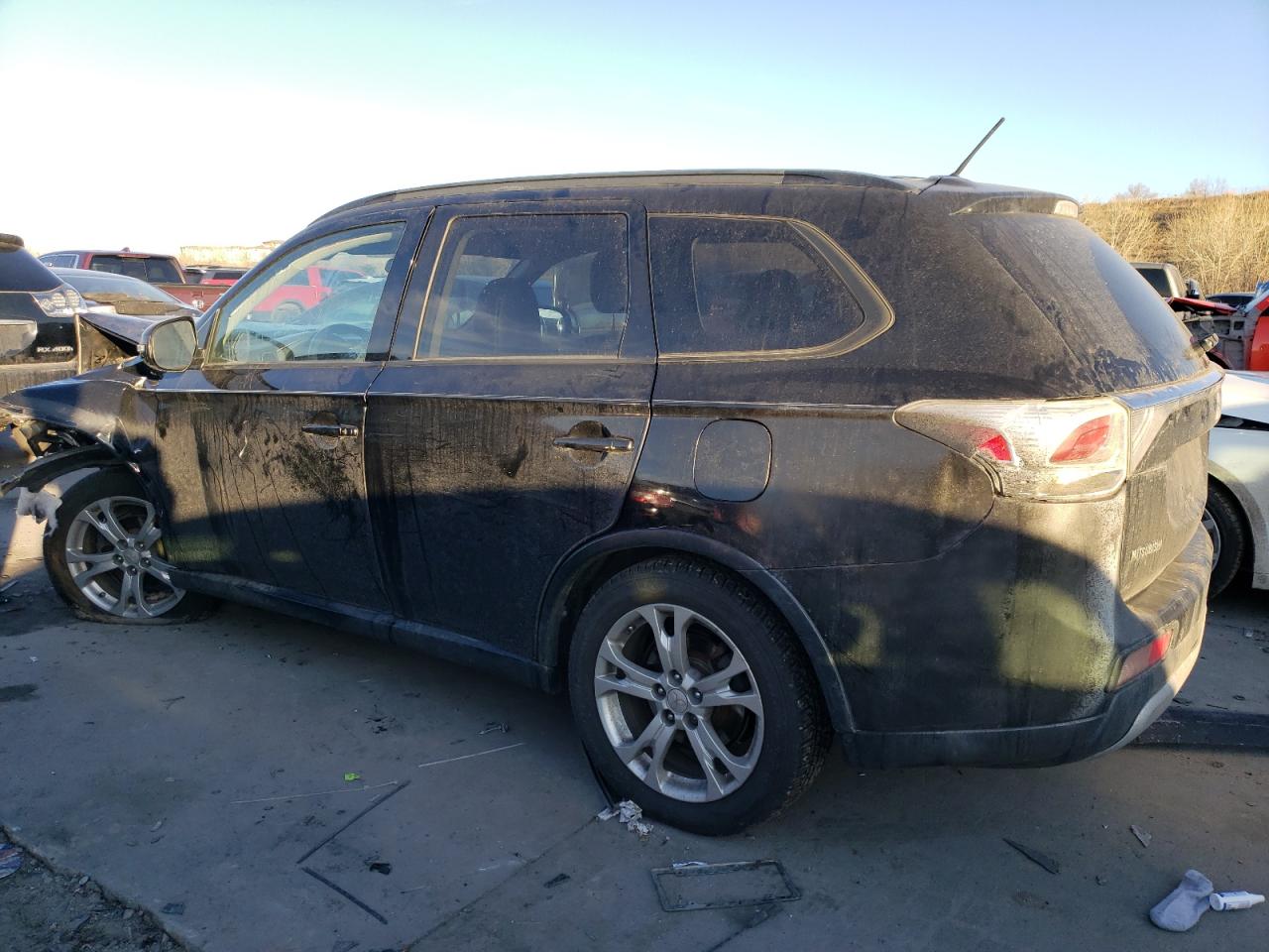 2015 Mitsubishi Outlander - Image 2
