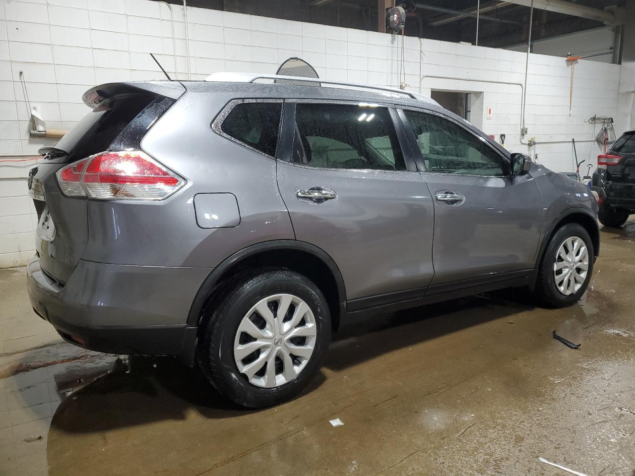 2016 Nissan Rogue - Image 3
