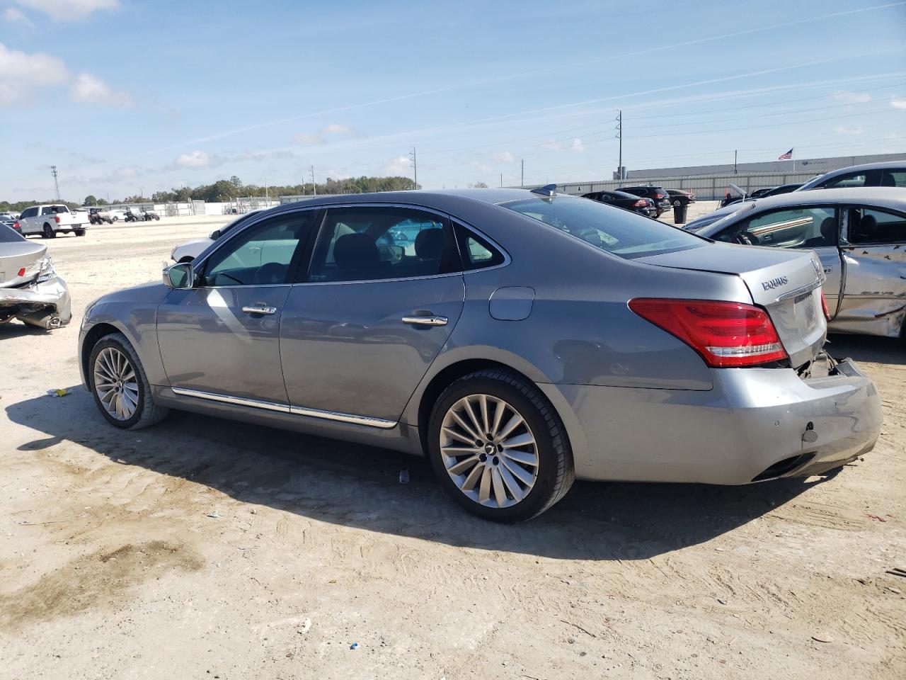 2016 Hyundai Equus - Image 2