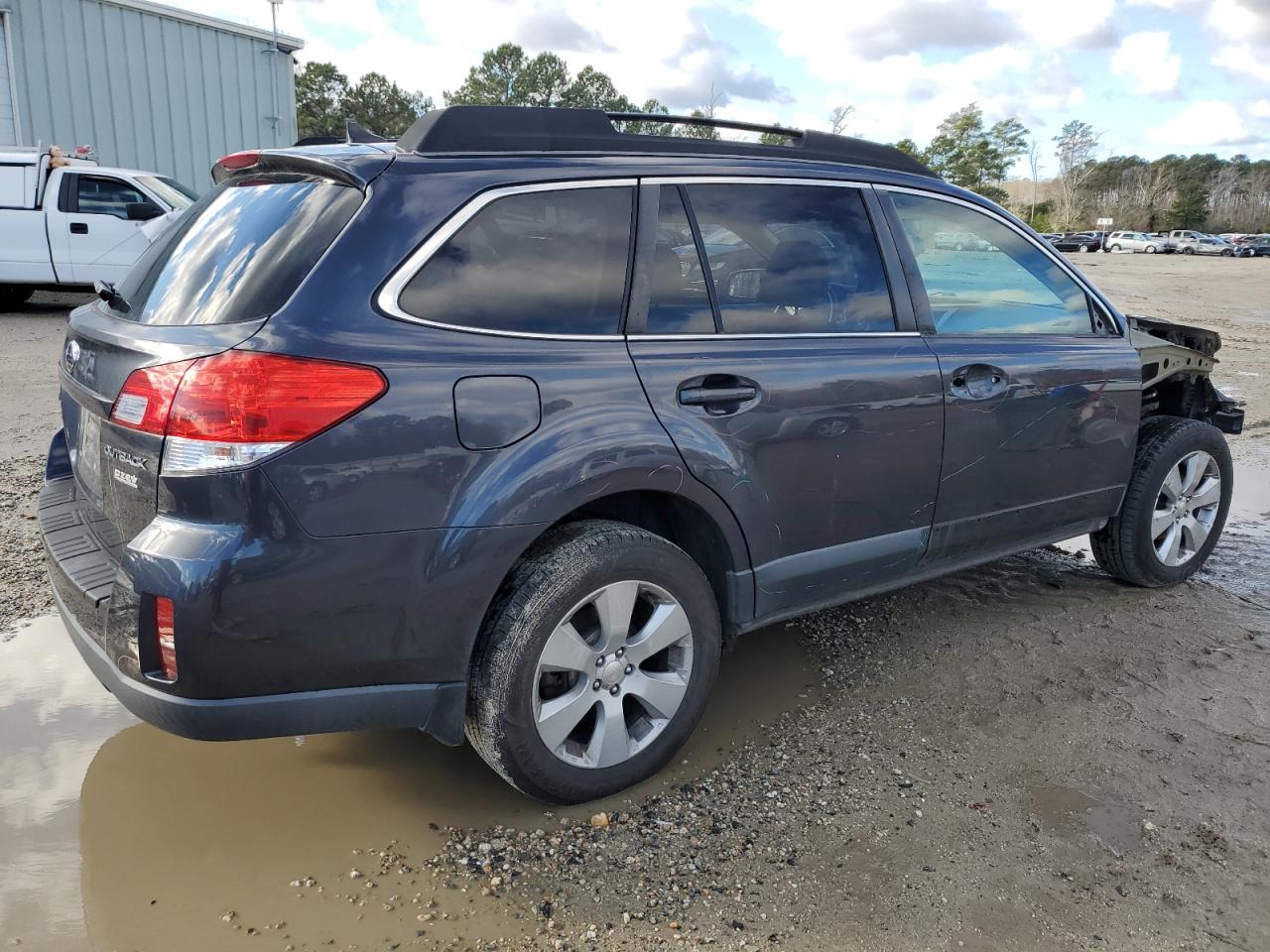 2011 Subaru Outback - Image 3