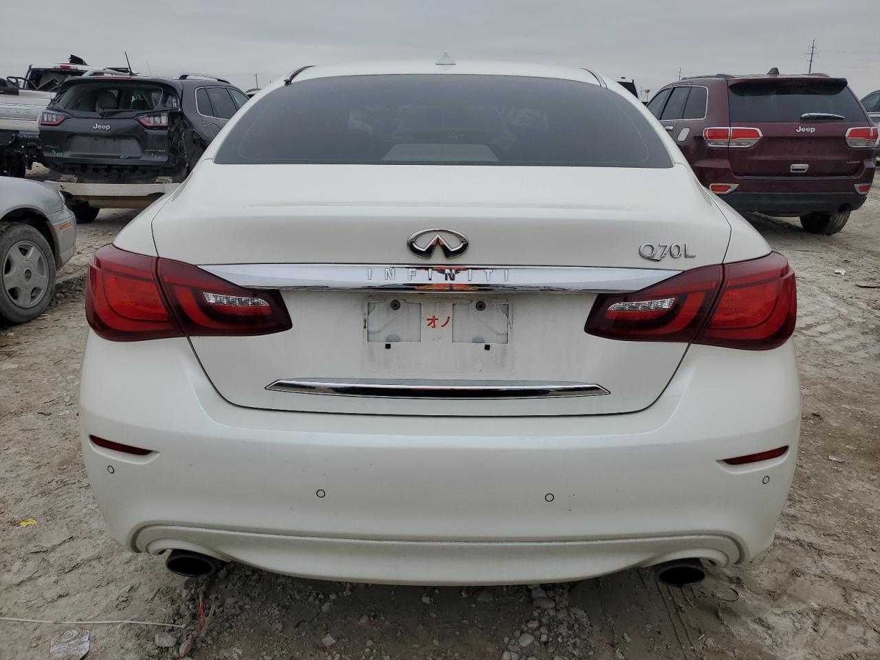 2018 Infiniti Q70 - Image 6