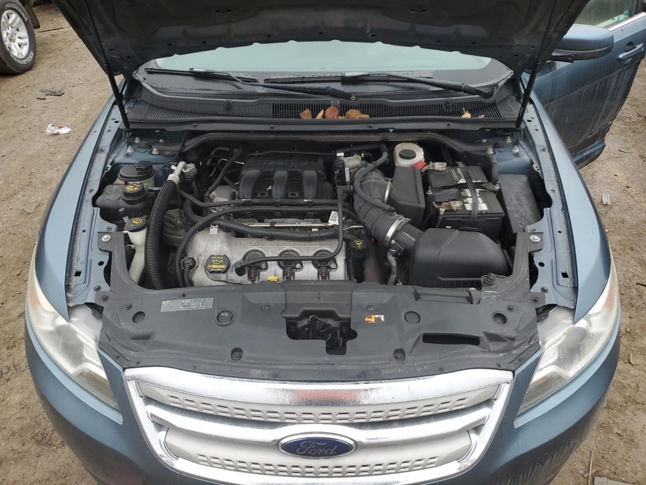 2010 Ford Taurus - Image 13