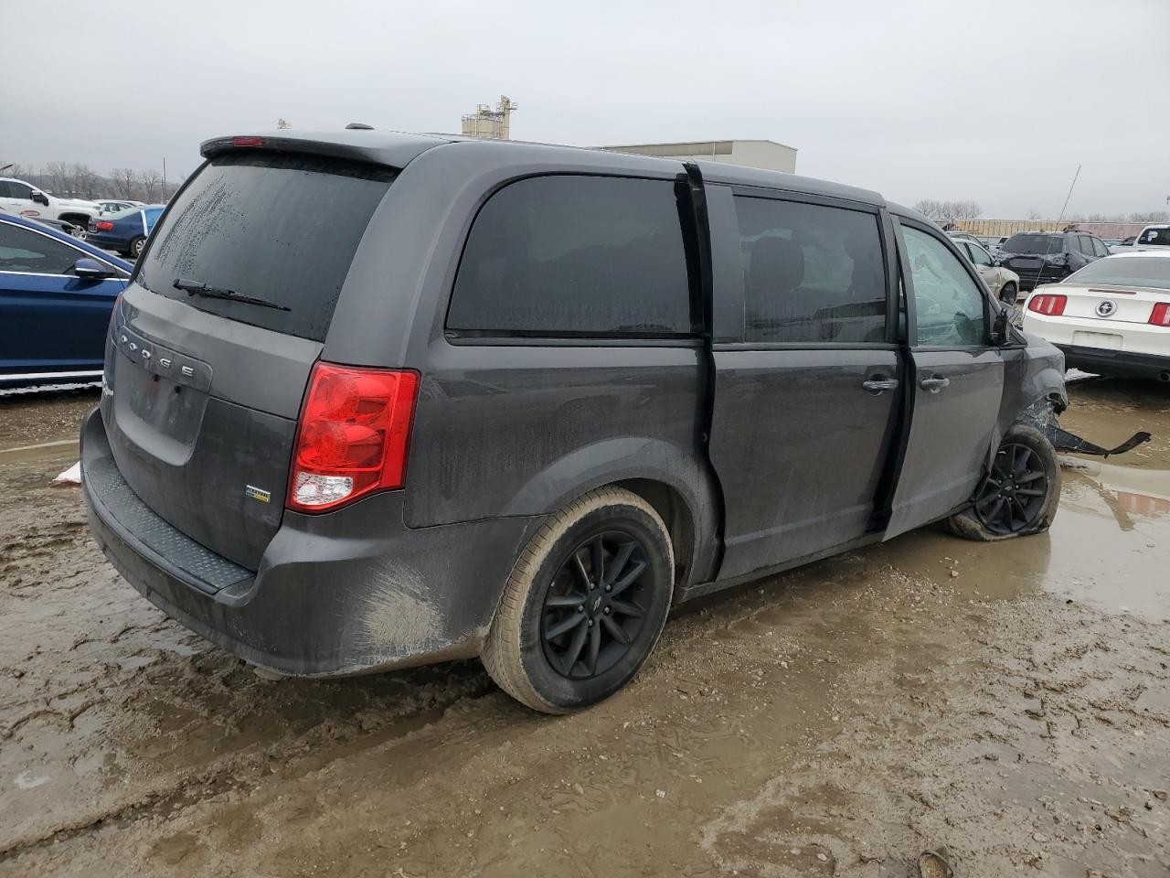 2019 Dodge Caravan - Image 3